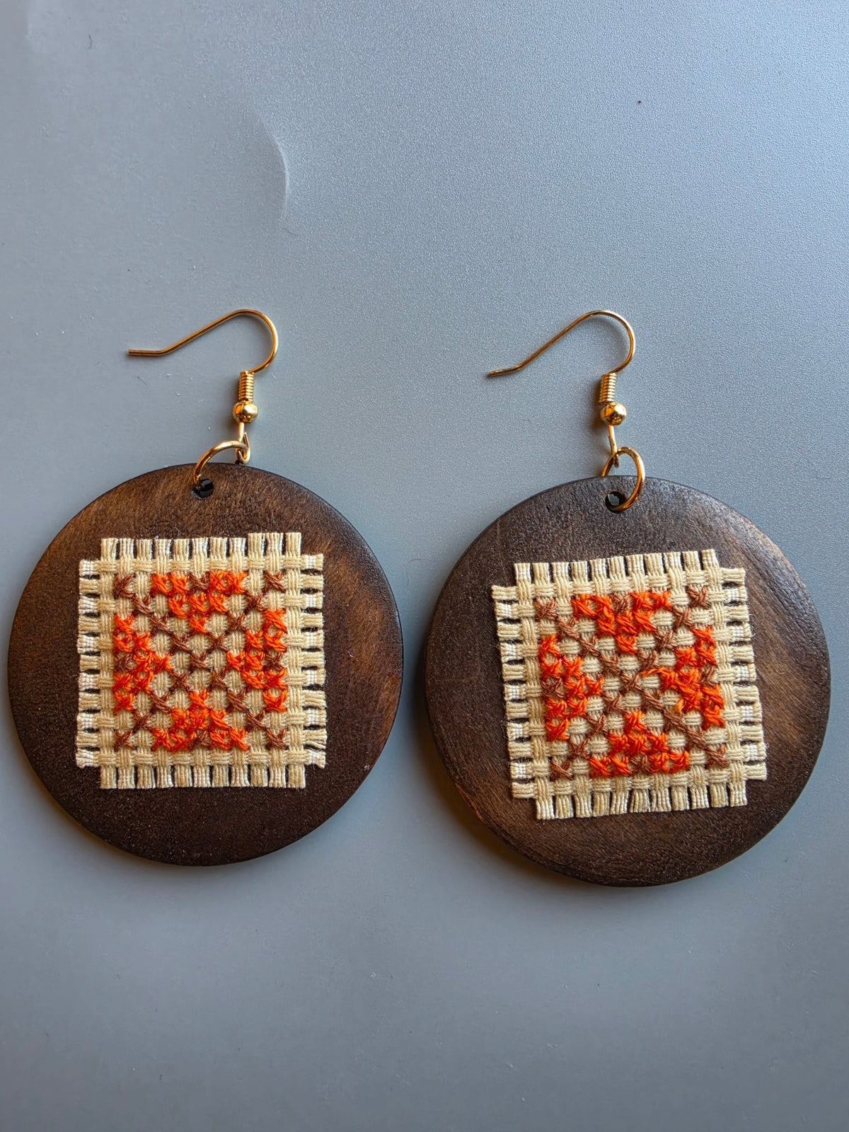 Sabaya Handmade Wooden Cross-Stitch Earrings – Palestinian Tatreez - Izz Cafe