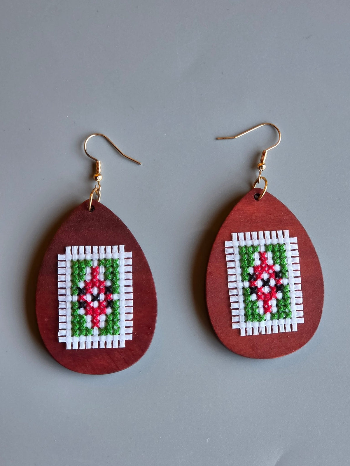 Sabaya Handmade Wooden Cross-Stitch Earrings – Palestinian Tatreez - Izz Cafe