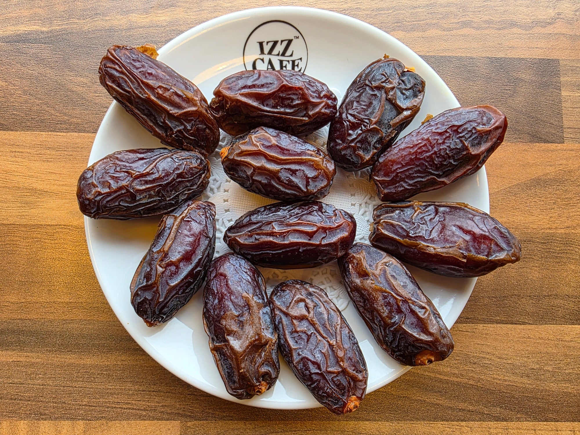 Sahara Crown Dates Medjoul Jumbo Delight 800 g - Izz Cafe